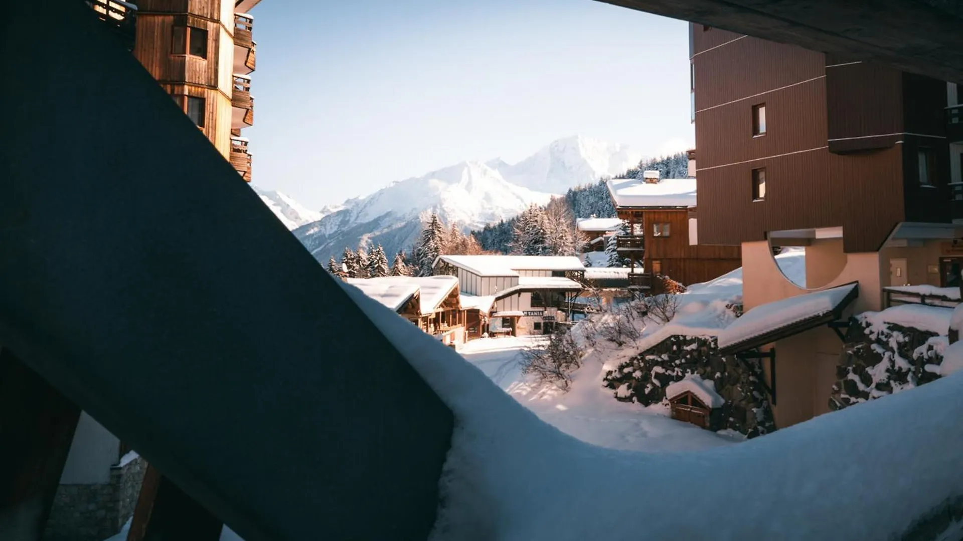 Location Ski La Tania : Apt 2 Pieces, 4 Pers, Balcon, Proche Commerces Et Navettes - Fr-1-182A-22 Courchevel France