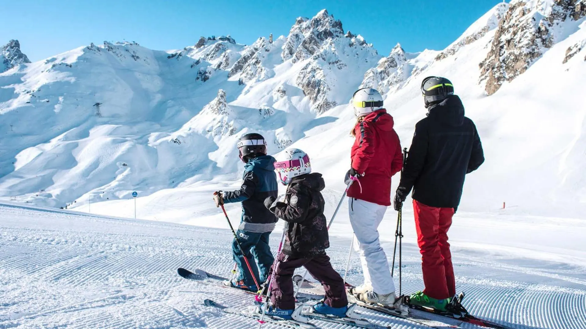 Location Ski La Tania : Apt 2 Pieces, 4 Pers, Balcon, Proche Commerces Et Navettes - Fr-1-182A-22 Courchevel Apartment