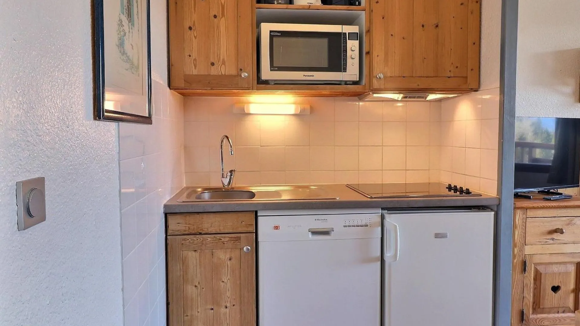 Apartment Location Ski La Tania : Apt 2 Pieces, 4 Pers, Balcon, Proche Commerces Et Navettes - Fr-1-182A-22 Courchevel